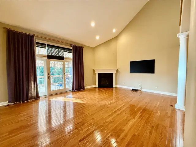 1468 Laurel Dr gallery image 26