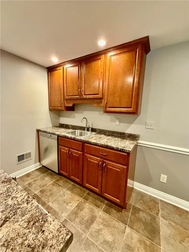 1468 Laurel Dr gallery image 29