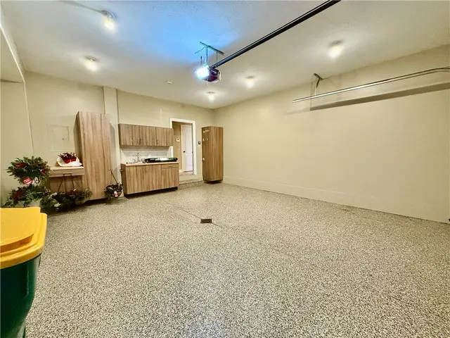 1468 Laurel Dr gallery image 31
