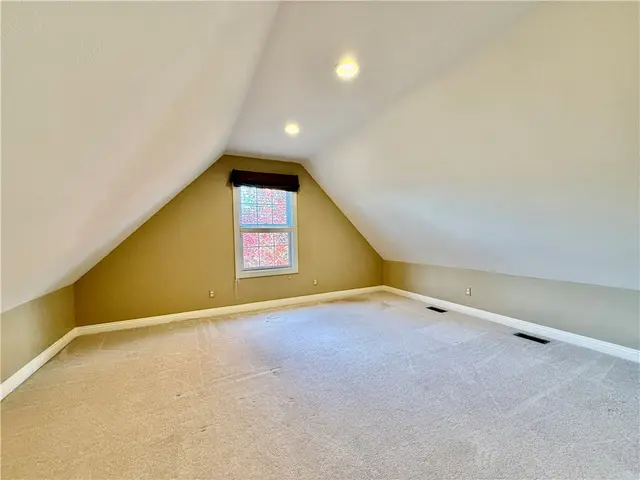 1468 Laurel Dr gallery image 35