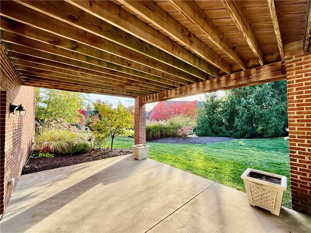 1468 Laurel Dr gallery image 37