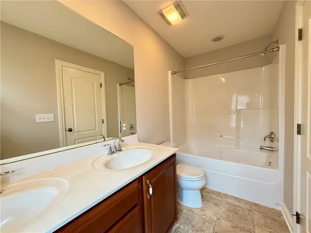 1468 Laurel Dr gallery image 38
