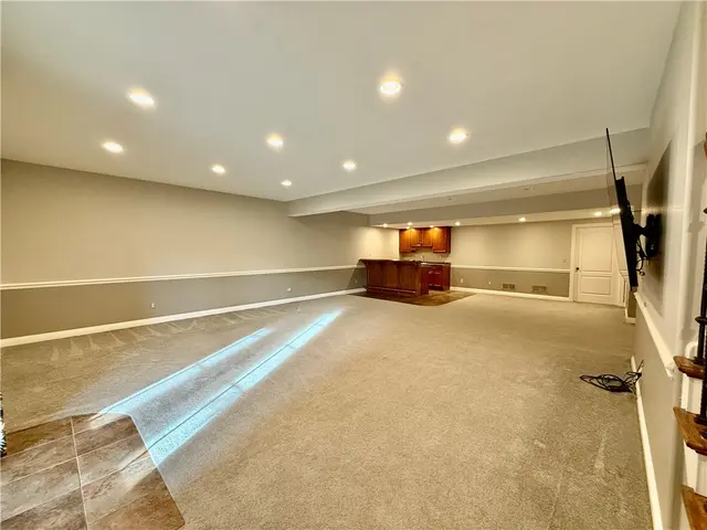 1468 Laurel Dr gallery image 40