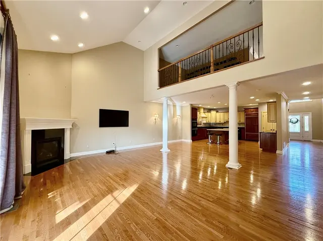 1468 Laurel Dr gallery image 41