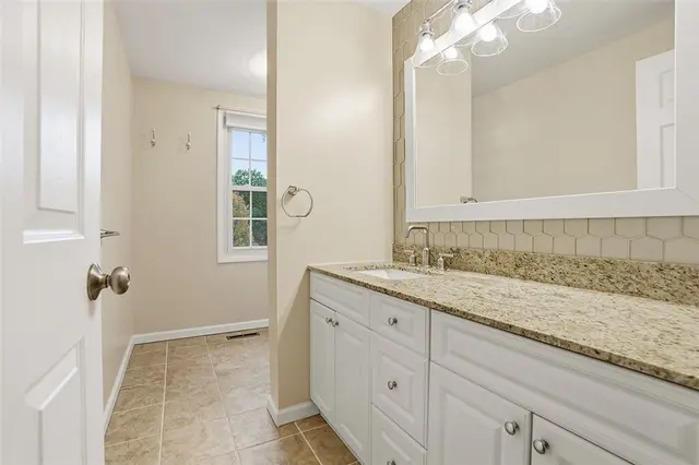 147 Fox Run Rd gallery image 8