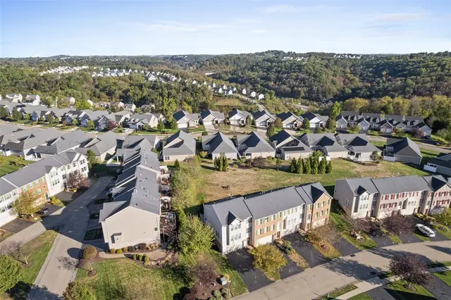 147 Kensington Dr gallery image 6