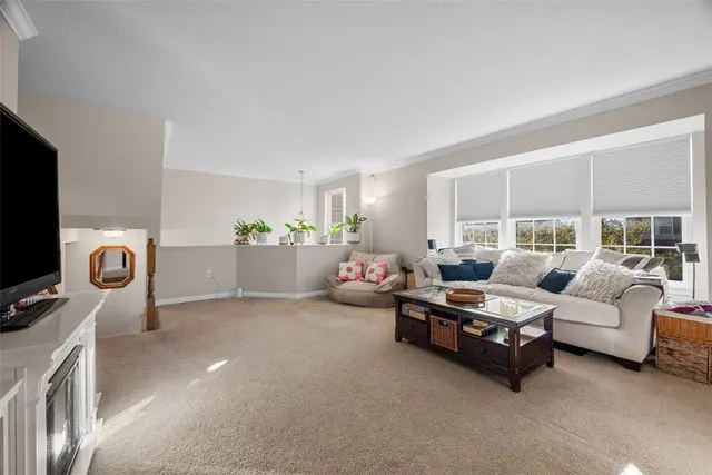147 Kensington Dr gallery image 9