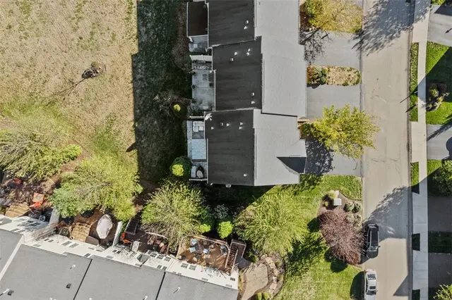 147 Kensington Dr gallery image 13