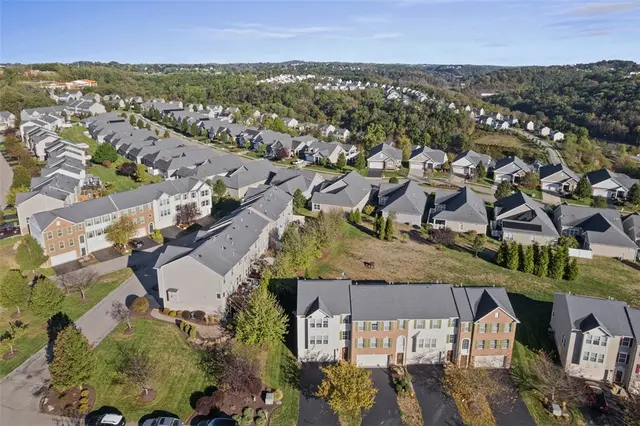 147 Kensington Dr gallery image 14