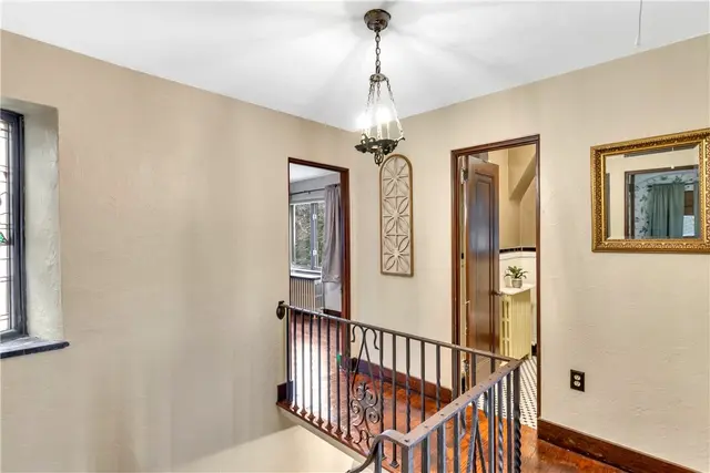 148 E Fairview Ave gallery image 13