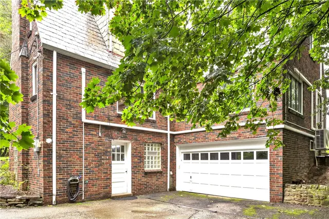 148 E Fairview Ave gallery image 16