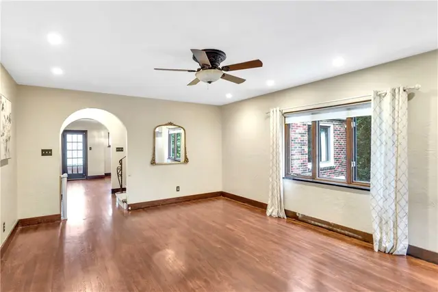 148 E Fairview Ave gallery image 29