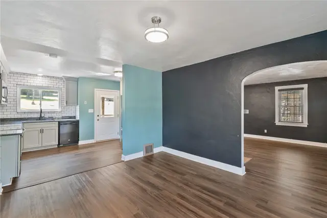 148 Longvue Dr gallery image 12