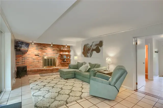 148 Mayer Drive gallery image 3