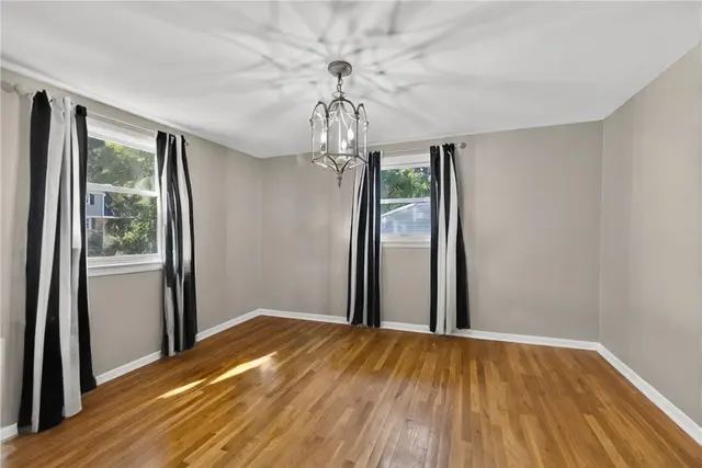 1481 Parkview Dr gallery image 2