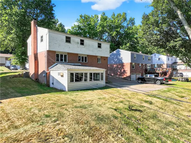 1481 Parkview Dr gallery image 5