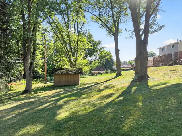 1481 Parkview Dr gallery image 7
