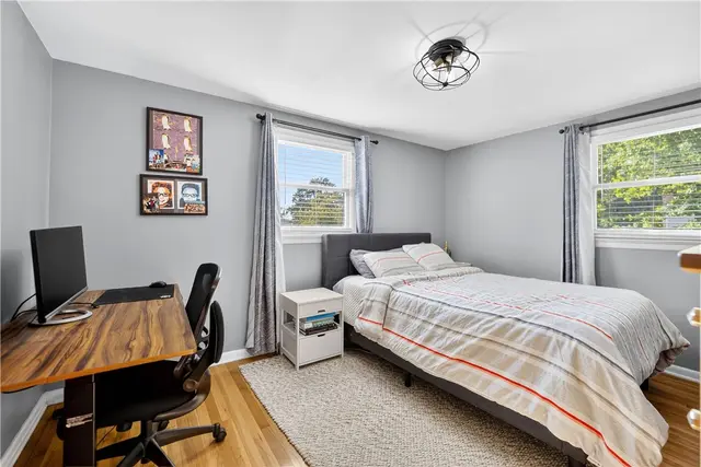 1481 Parkview Dr gallery image 12