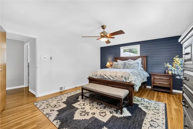 1481 Parkview Dr gallery image 13