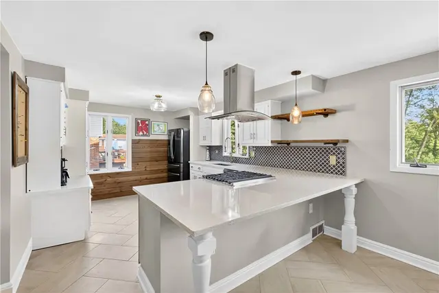 1481 Parkview Dr gallery image 16