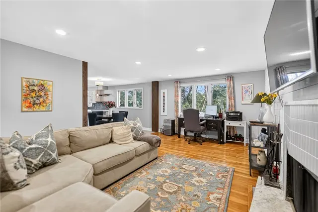 1481 Parkview Dr gallery image 21