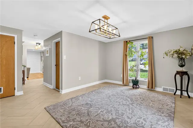 1481 Parkview Dr gallery image 23