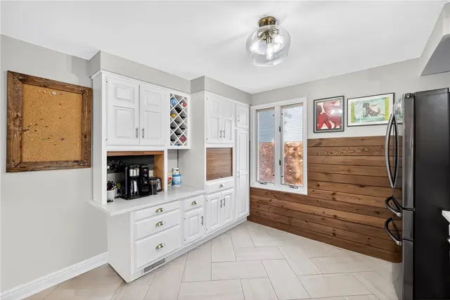 1481 Parkview Dr gallery image 25