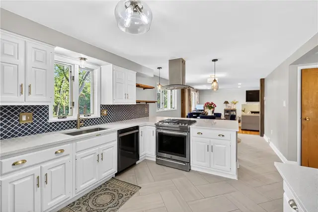 1481 Parkview Dr gallery image 27