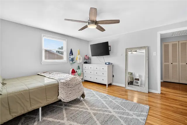 1481 Parkview Dr gallery image 28