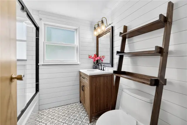 1481 Parkview Dr gallery image 32