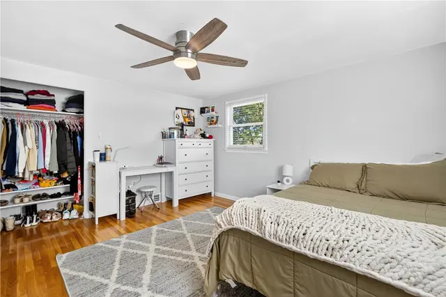 1481 Parkview Dr gallery image 33