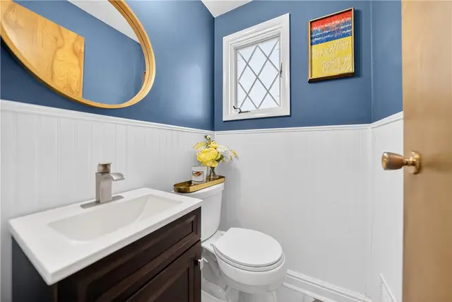 1481 Parkview Dr gallery image 34