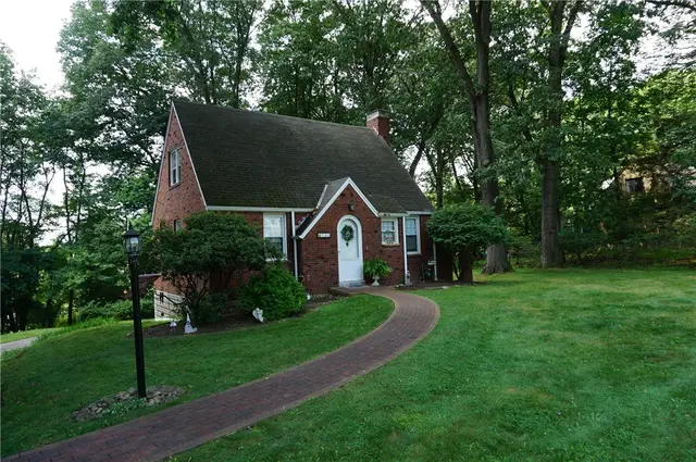 149 Ridgewood Road gallery image 2