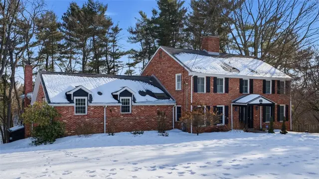 150 Maple Dr gallery image 3