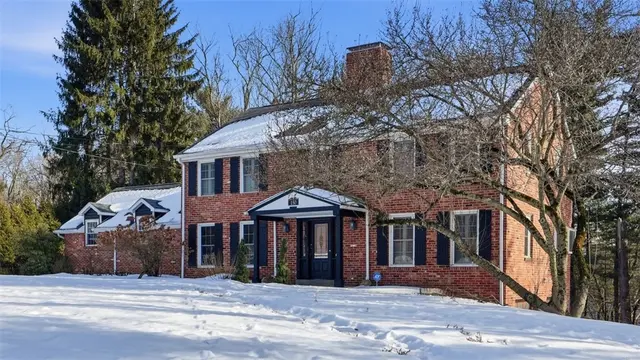 150 Maple Dr gallery image 4