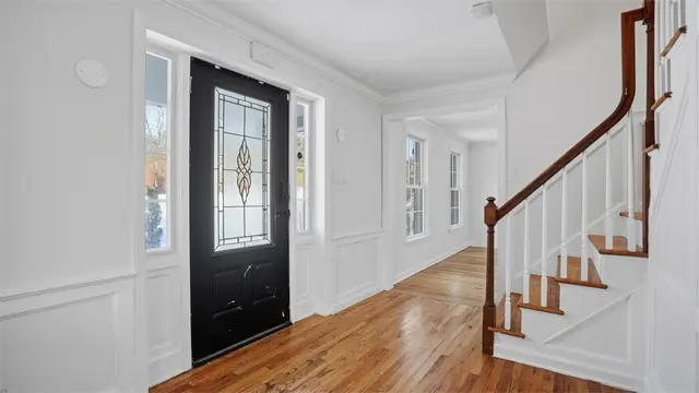 150 Maple Dr gallery image 6