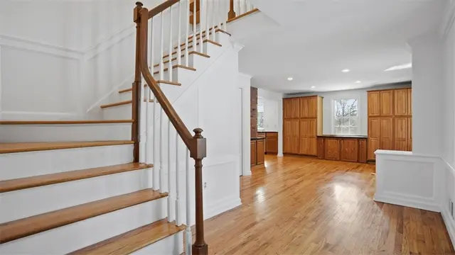 150 Maple Dr gallery image 7