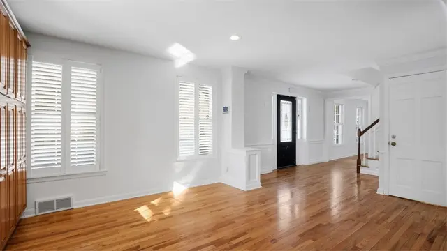 150 Maple Dr gallery image 9