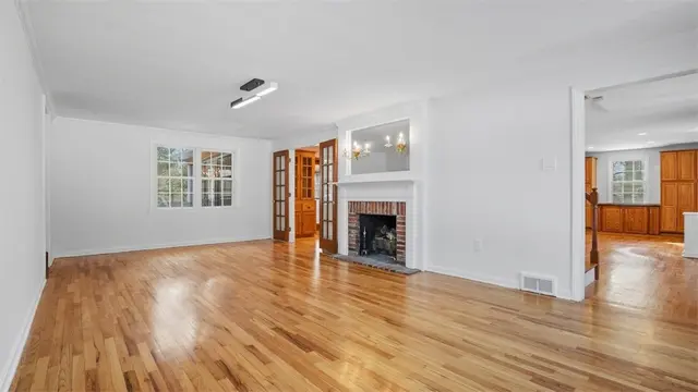 150 Maple Dr gallery image 14