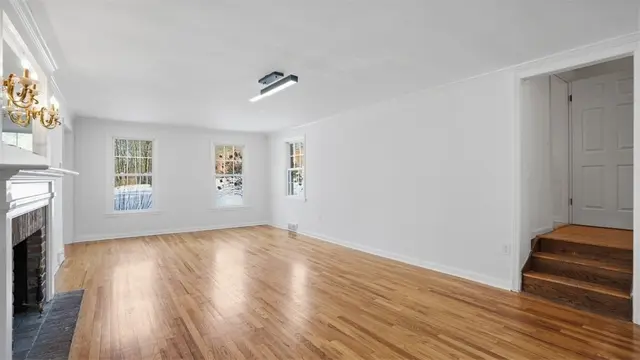 150 Maple Dr gallery image 15
