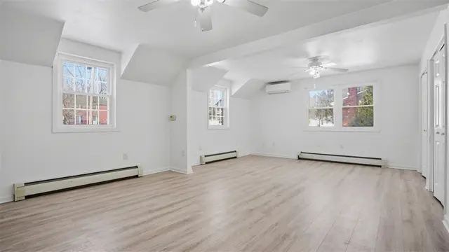 150 Maple Dr gallery image 17