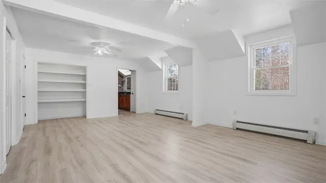 150 Maple Dr gallery image 18