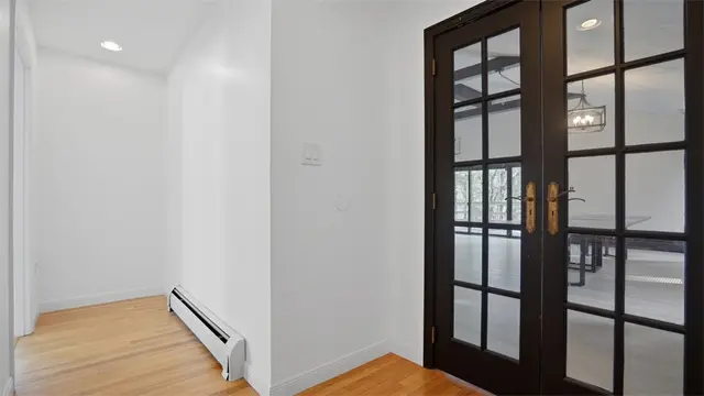 150 Maple Dr gallery image 21