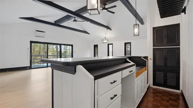 150 Maple Dr gallery image 25