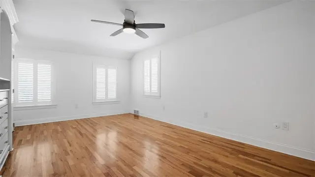 150 Maple Dr gallery image 26