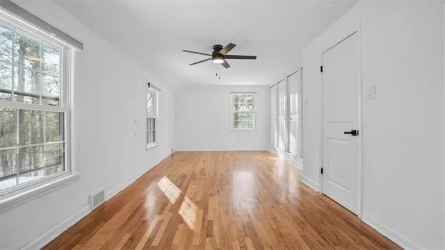 150 Maple Dr gallery image 31