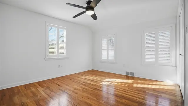 150 Maple Dr gallery image 33