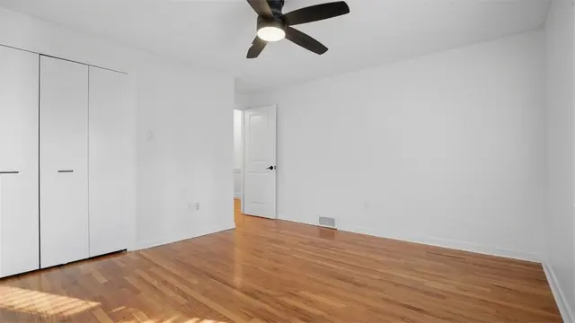 150 Maple Dr gallery image 34