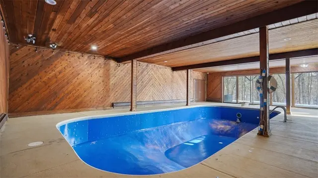 150 Maple Dr gallery image 36