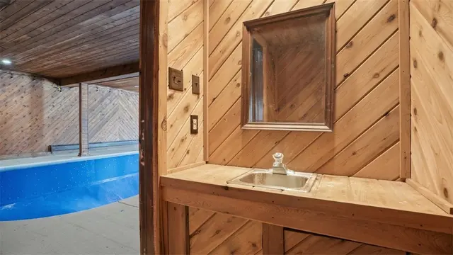 150 Maple Dr gallery image 38